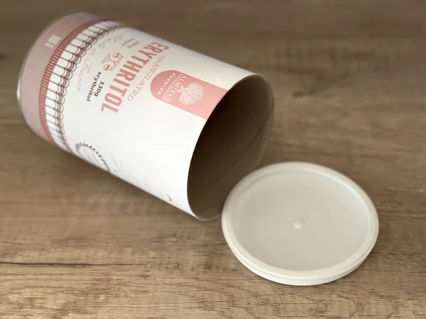 okrugla kutija sa plasticnim poklopcem